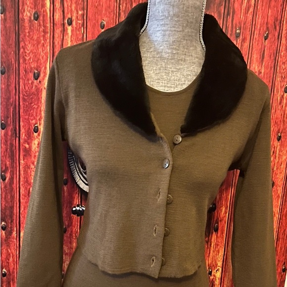 1960s Vintage 2 piece Dress with Fur collar Cardigan - Picture 2 of 7